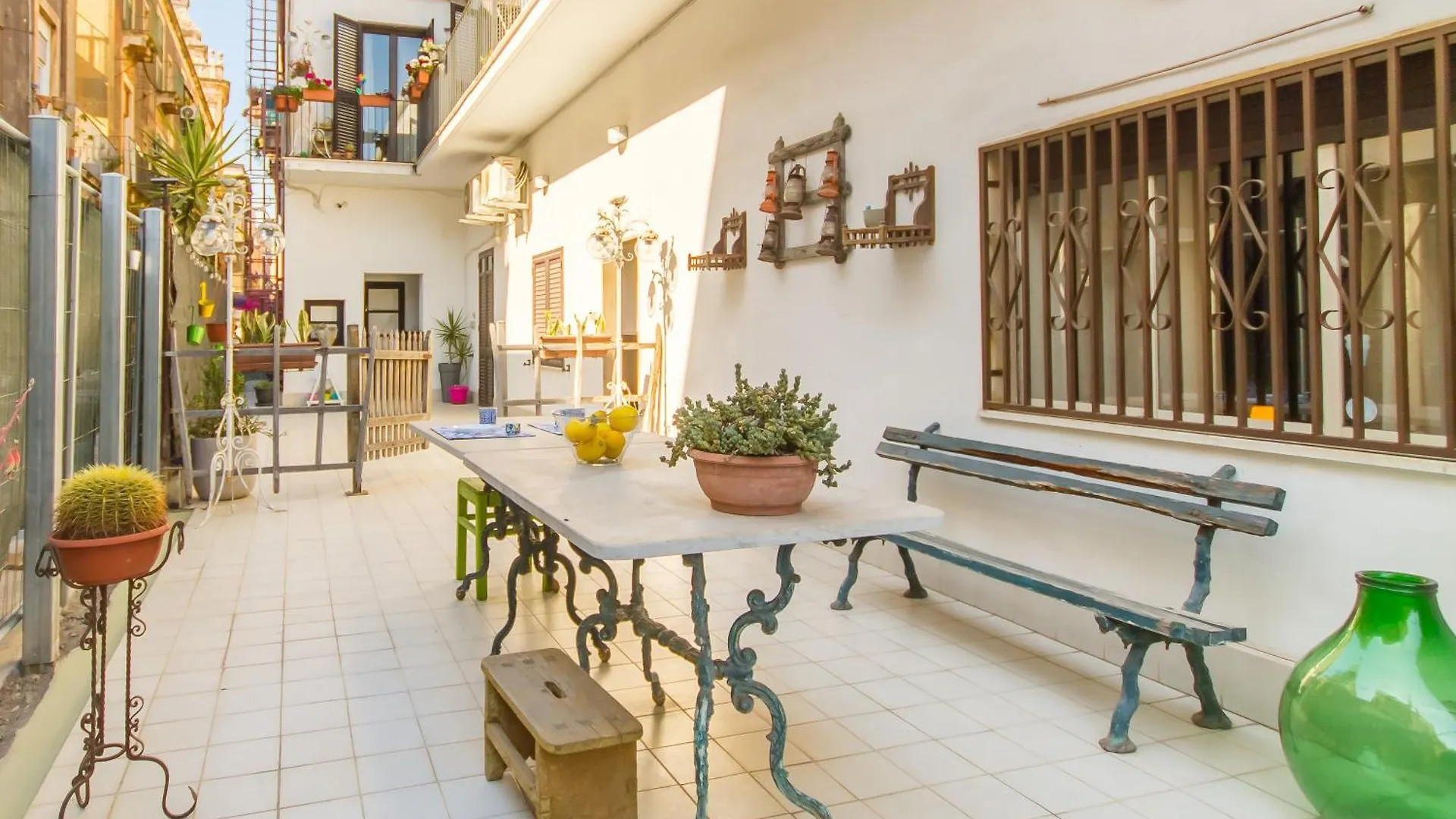 Arte House In The Historical Catania - Happy Rentals 이탈리아